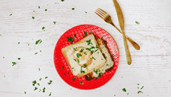 Cheese egg in a hole toast